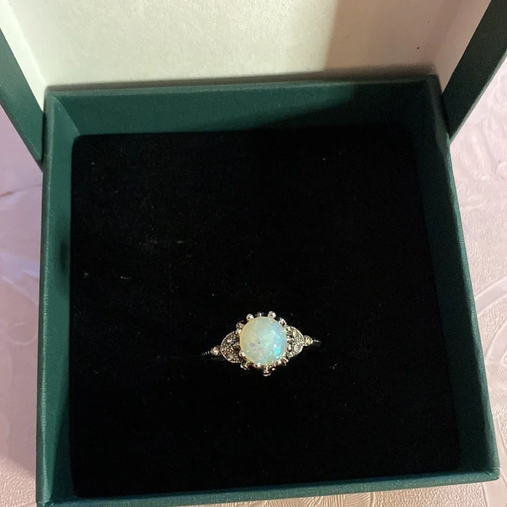 🌹 Silver Opalescent Pearl Stone Ring 🌹 8 NWT - Picture 4 of 14